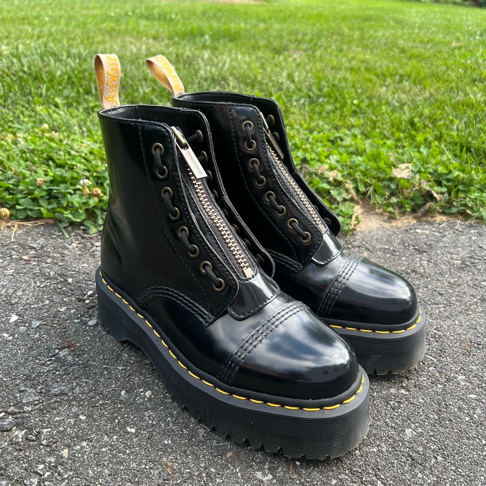(Dr.) DOC MARTEN Vegan Sinclair Platform Boots Size 8